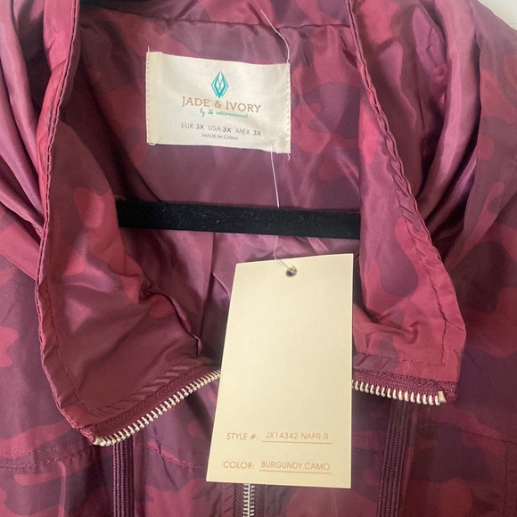 Rain shell - Picture 3 of 3